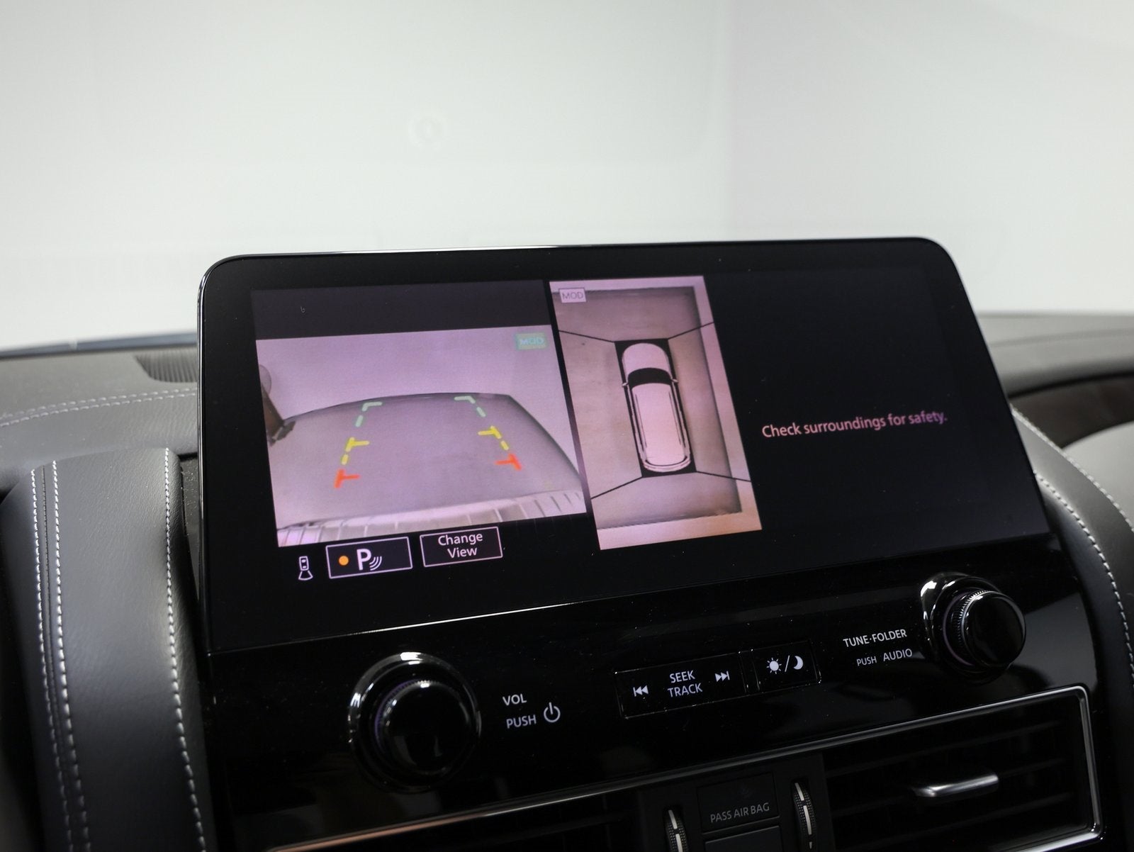 2024 INFINITI QX80 LUXE