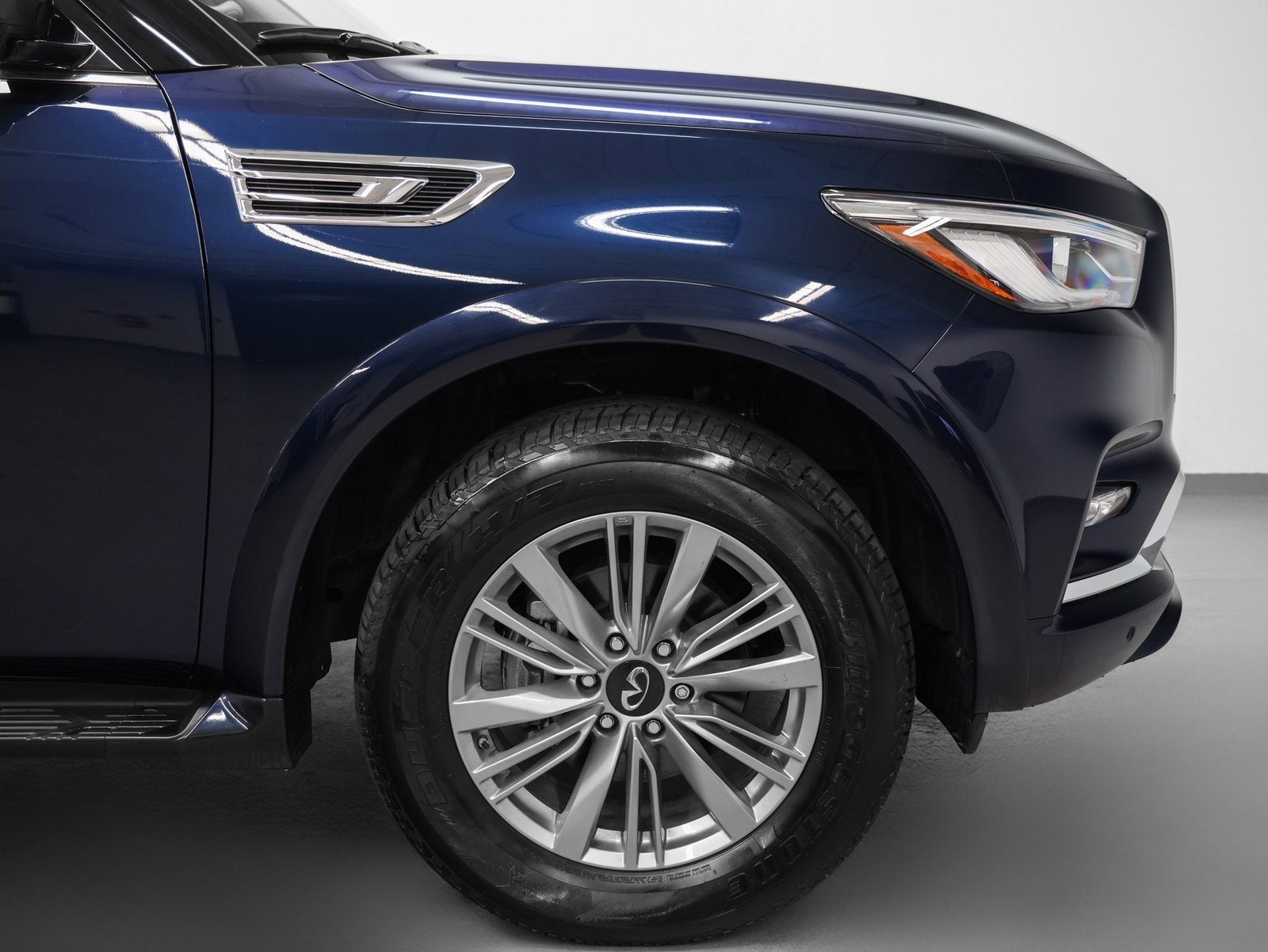 2024 INFINITI QX80 LUXE