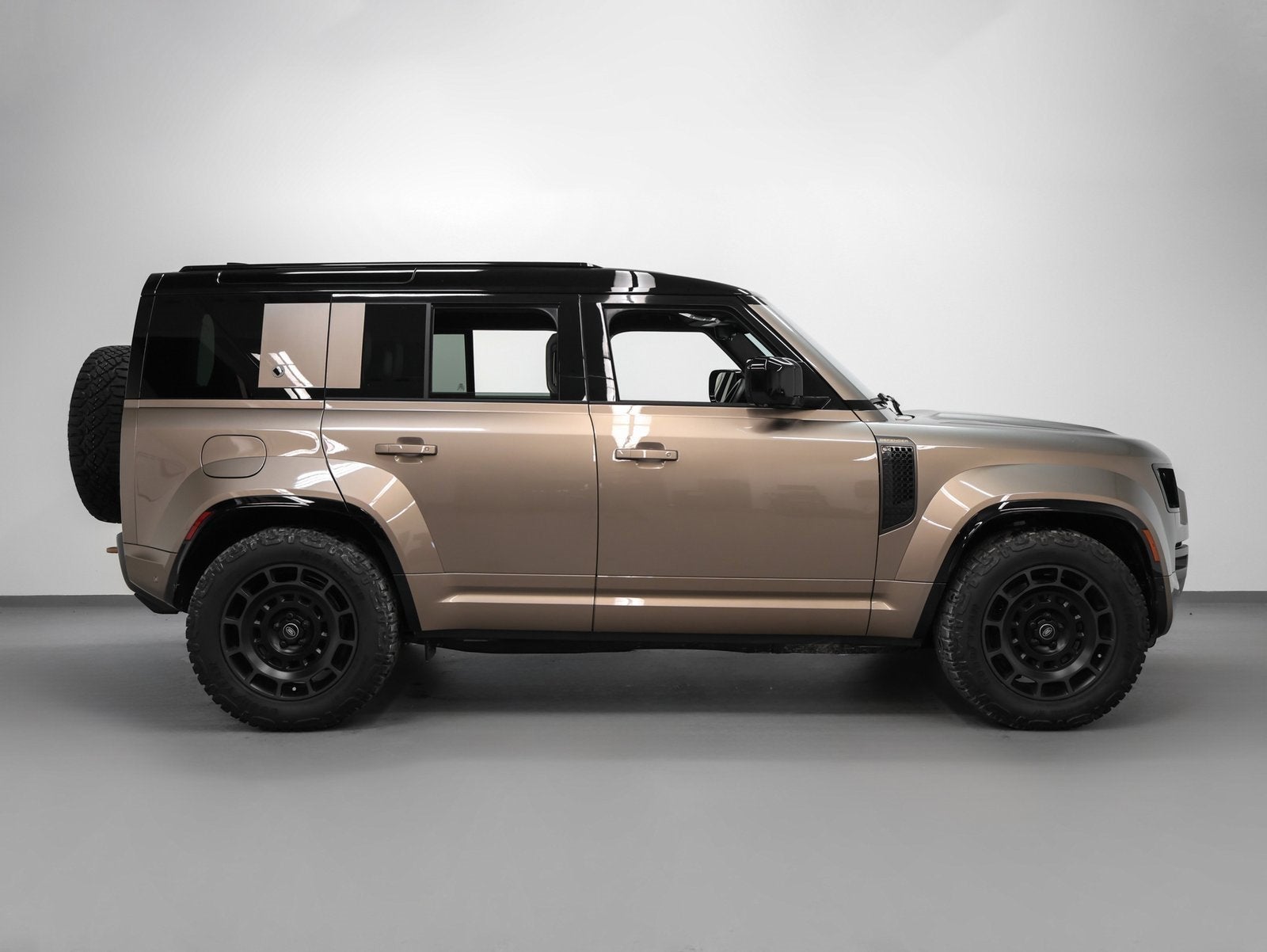 2025 Land Rover Defender OCTA