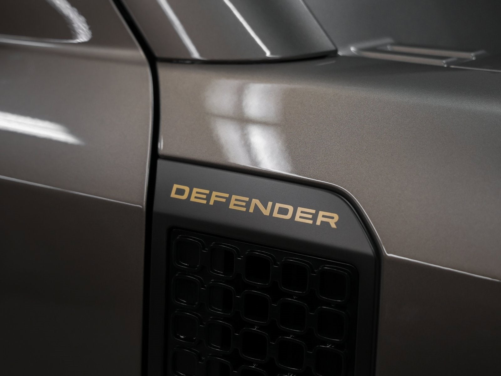 2025 Land Rover Defender OCTA