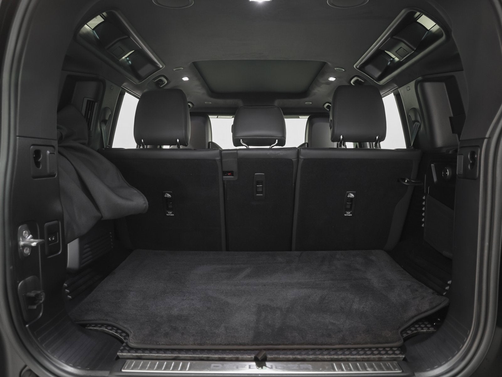 2025 Land Rover Defender OCTA