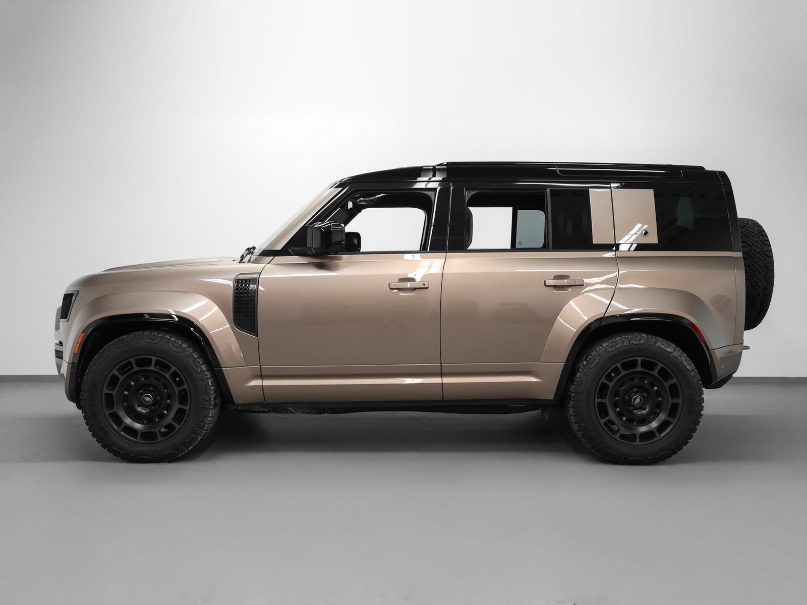 2025 Land Rover Defender OCTA