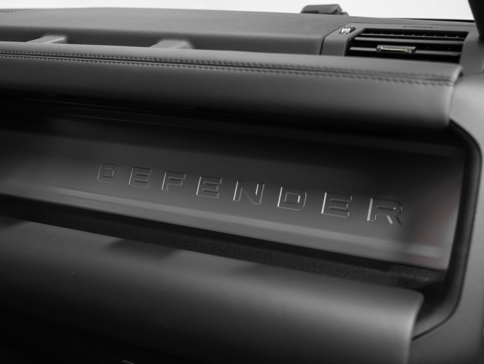 2025 Land Rover Defender OCTA