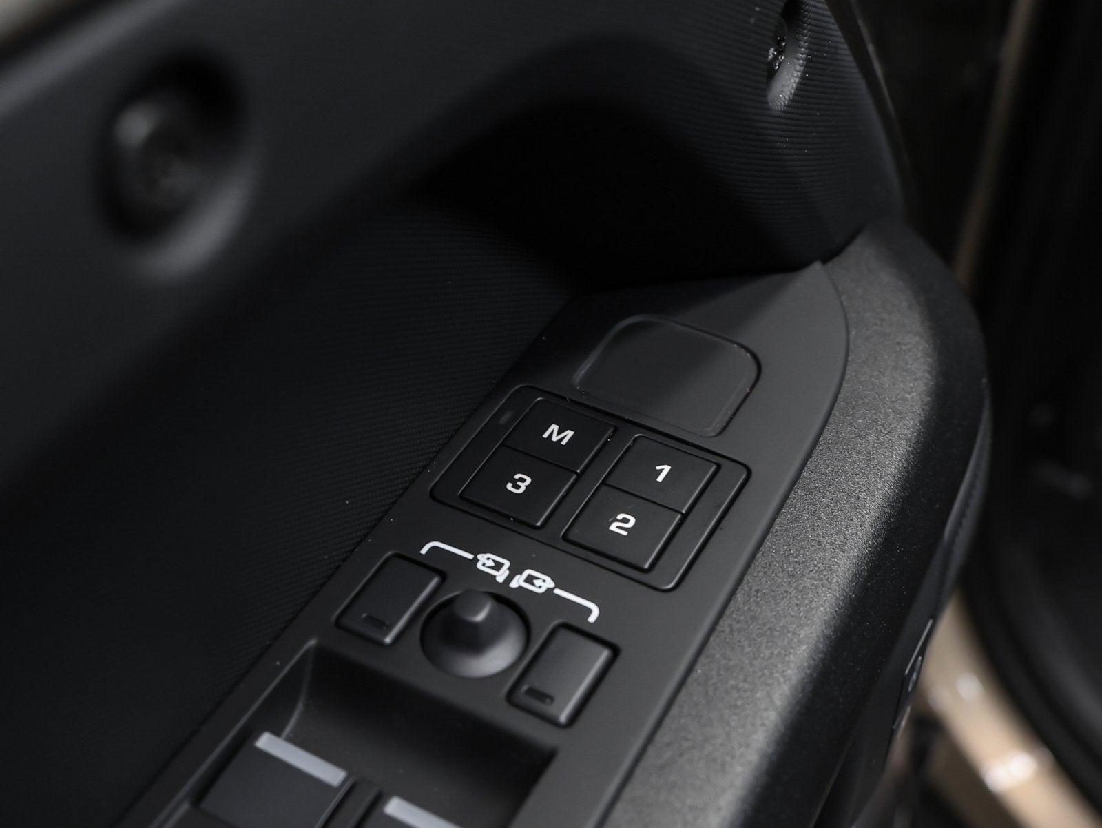 2025 Land Rover Defender OCTA