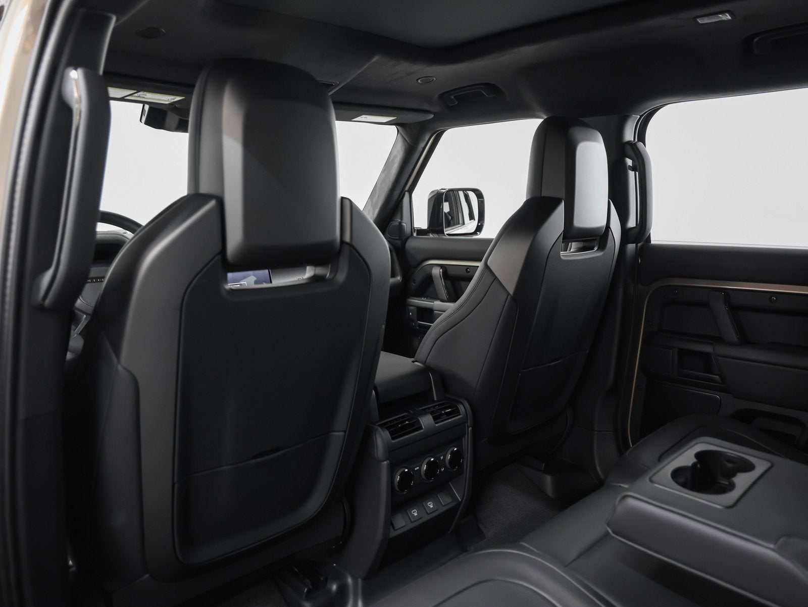 2025 Land Rover Defender OCTA