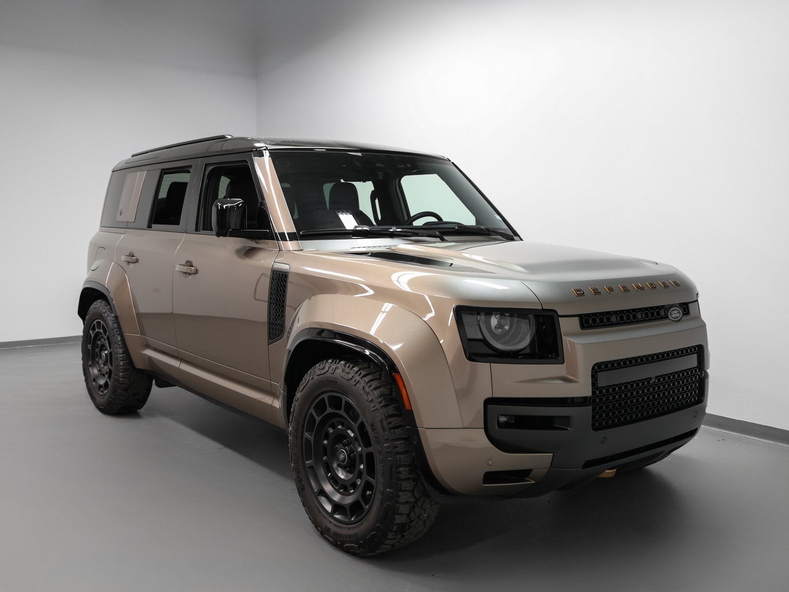 2025 Land Rover Defender OCTA