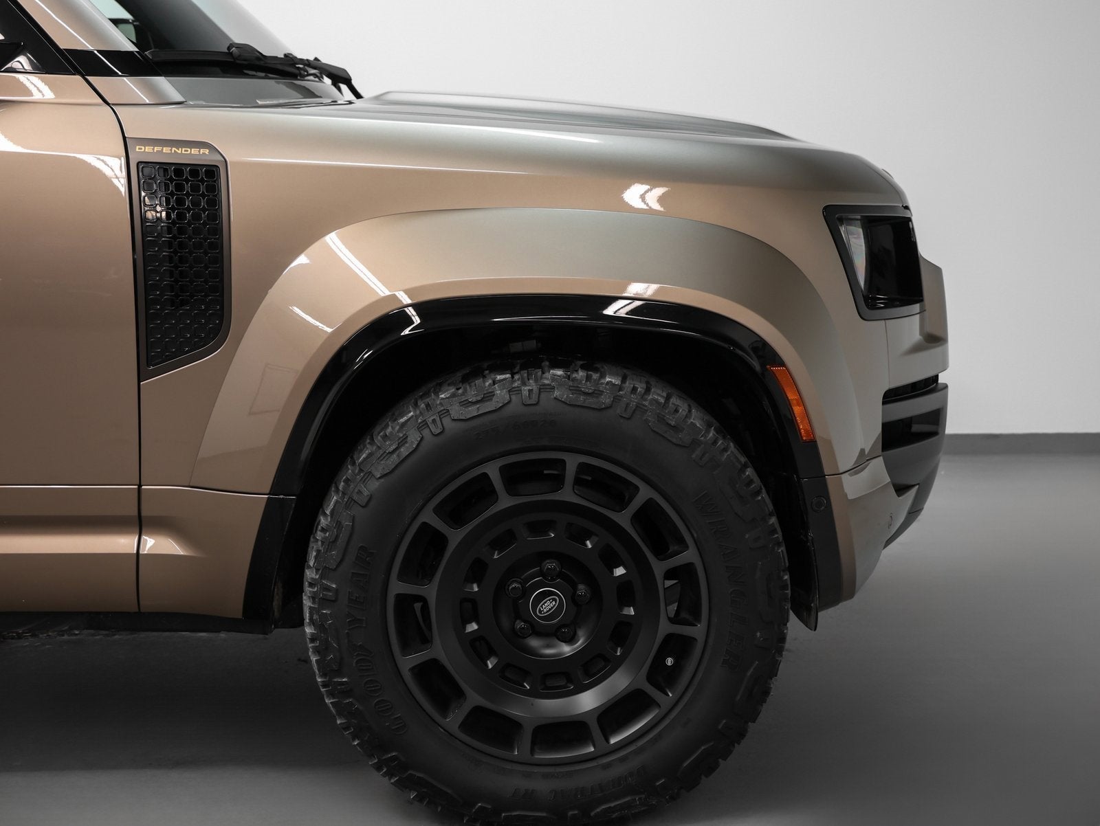 2025 Land Rover Defender OCTA