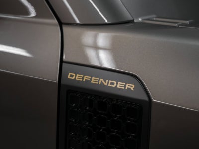 2025 Land Rover Defender OCTA