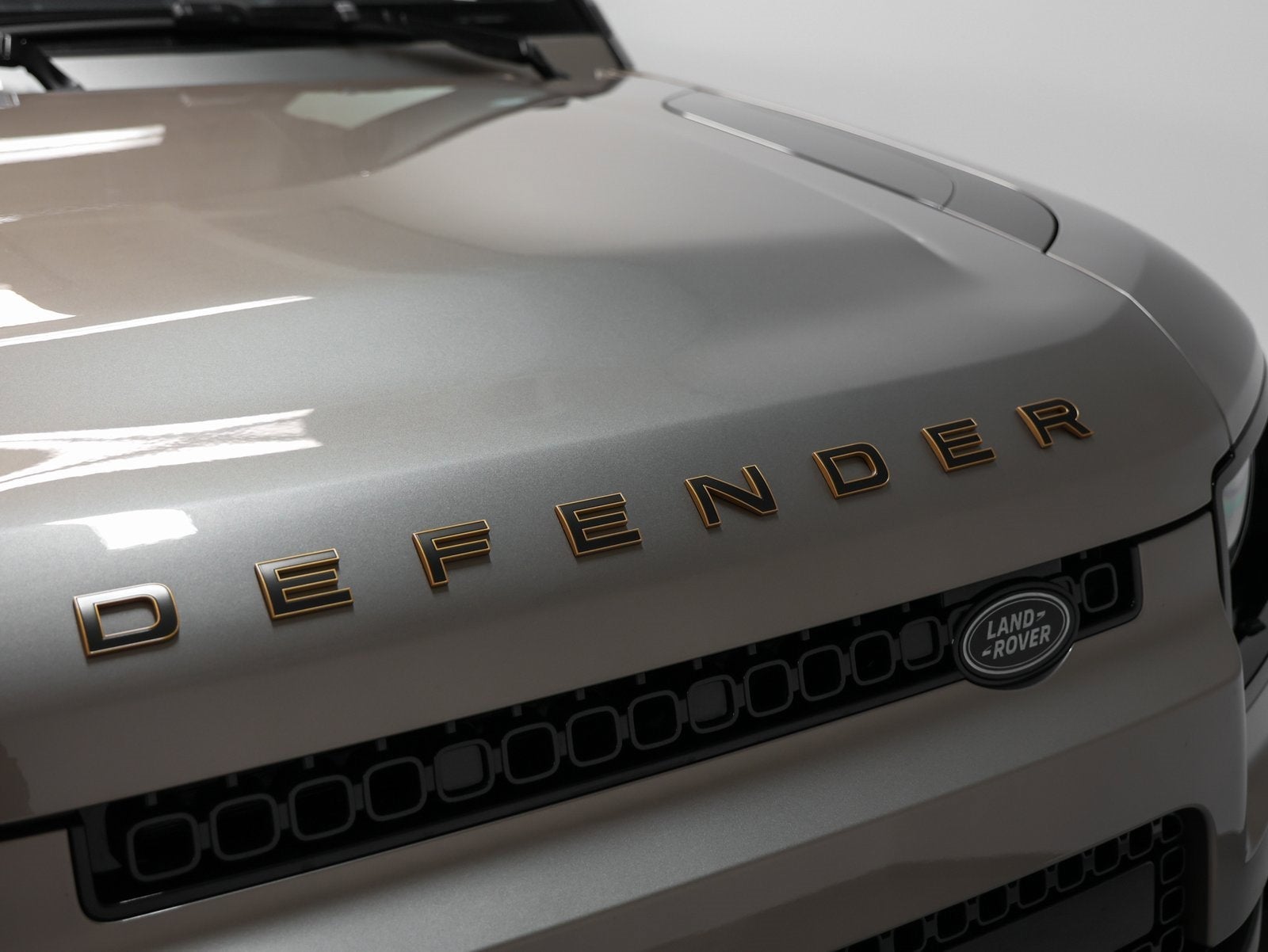 2025 Land Rover Defender OCTA