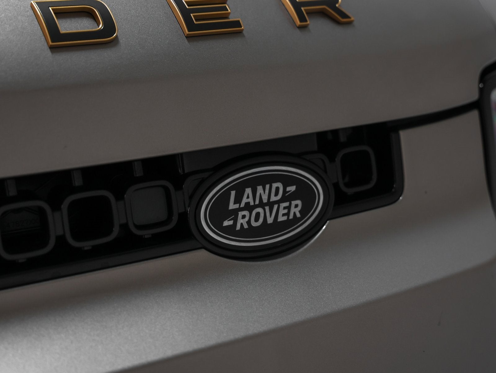 2025 Land Rover Defender OCTA