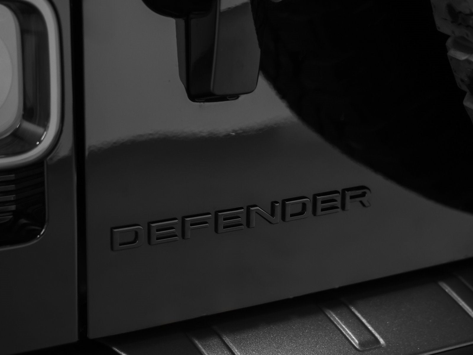 2025 Land Rover Defender OCTA