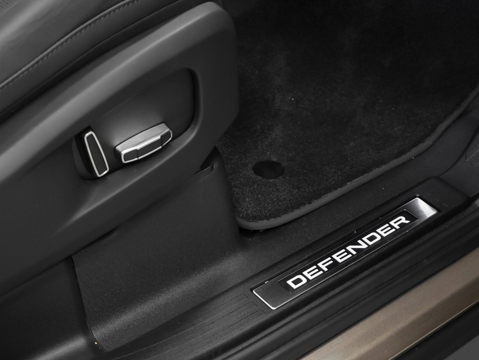 2025 Land Rover Defender OCTA