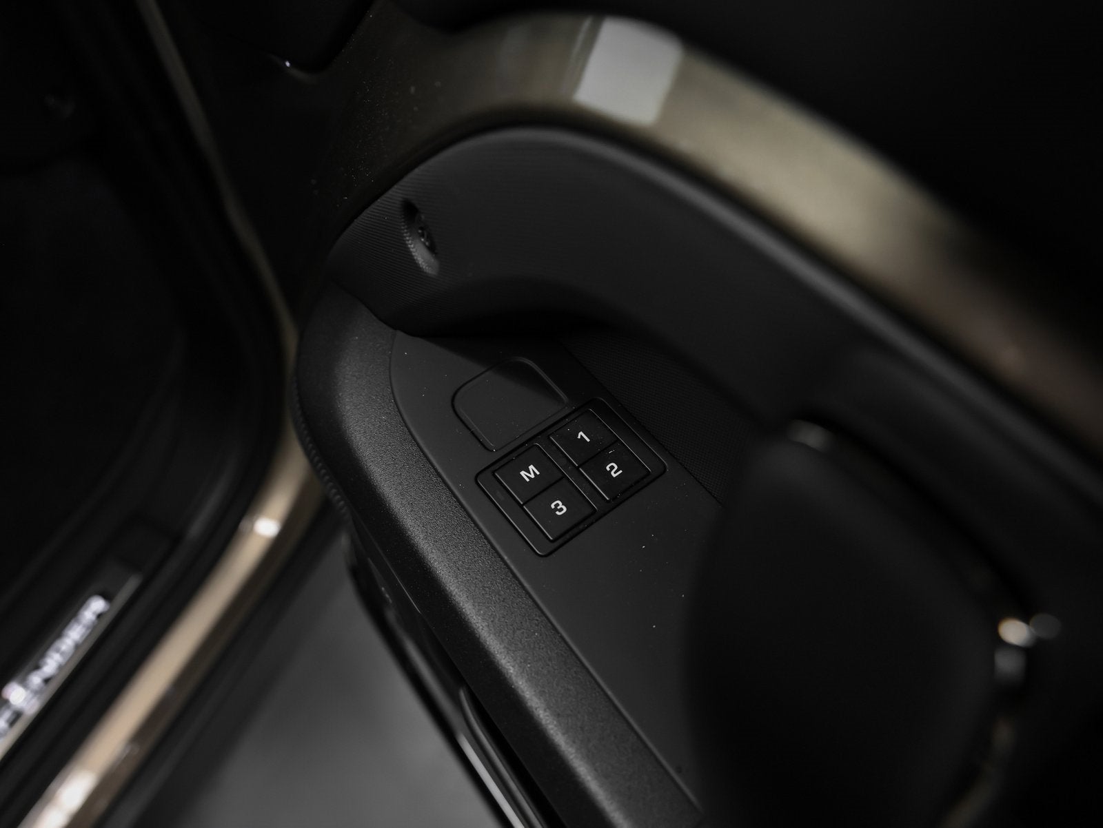 2025 Land Rover Defender OCTA