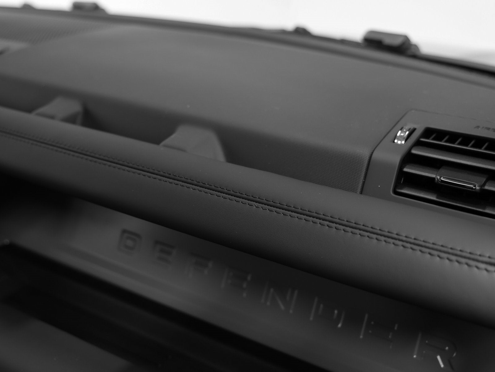 2025 Land Rover Defender OCTA