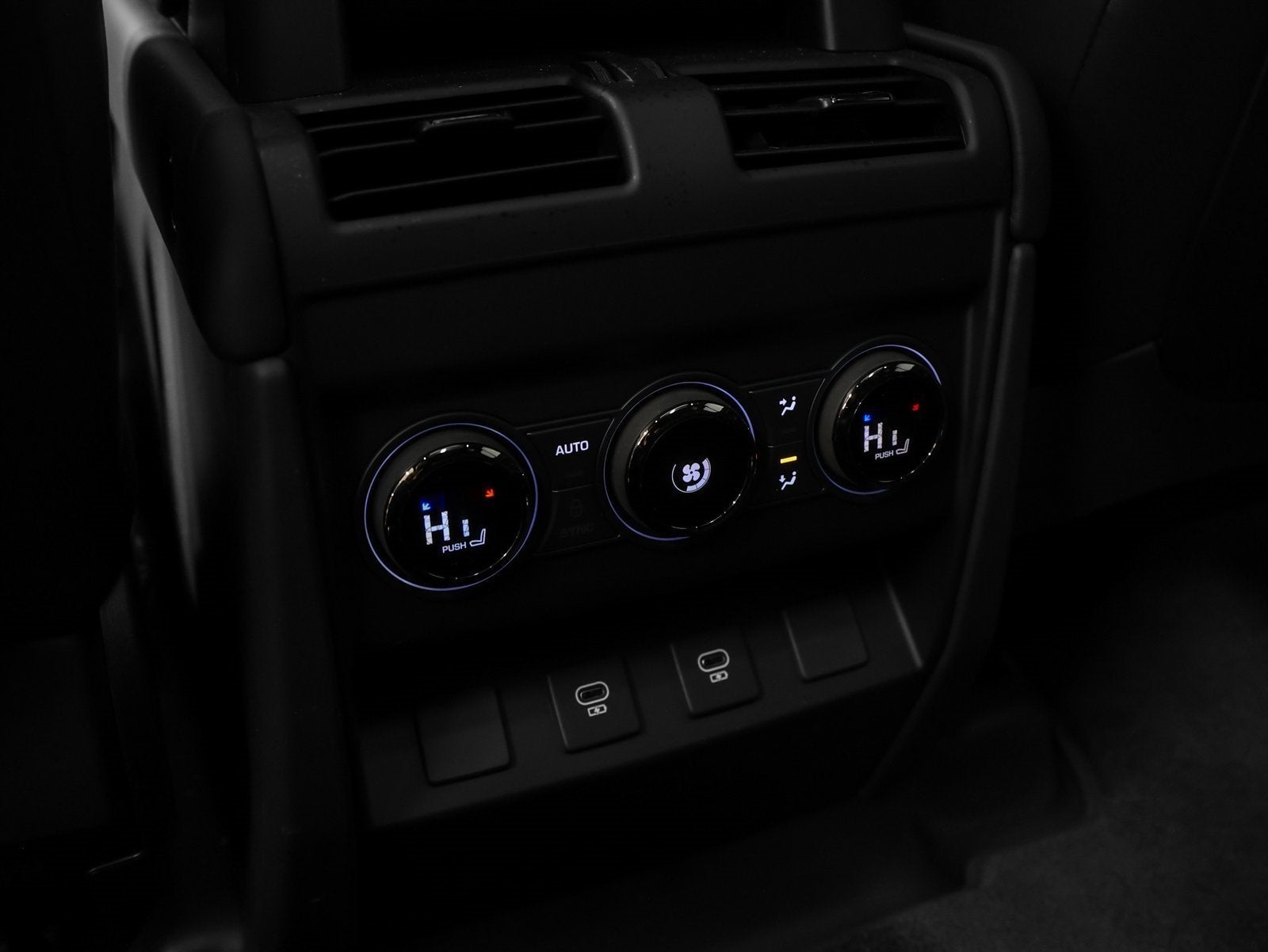 2025 Land Rover Defender OCTA