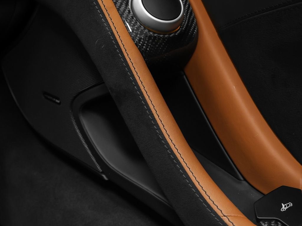 2013 McLaren MP4-12C Base