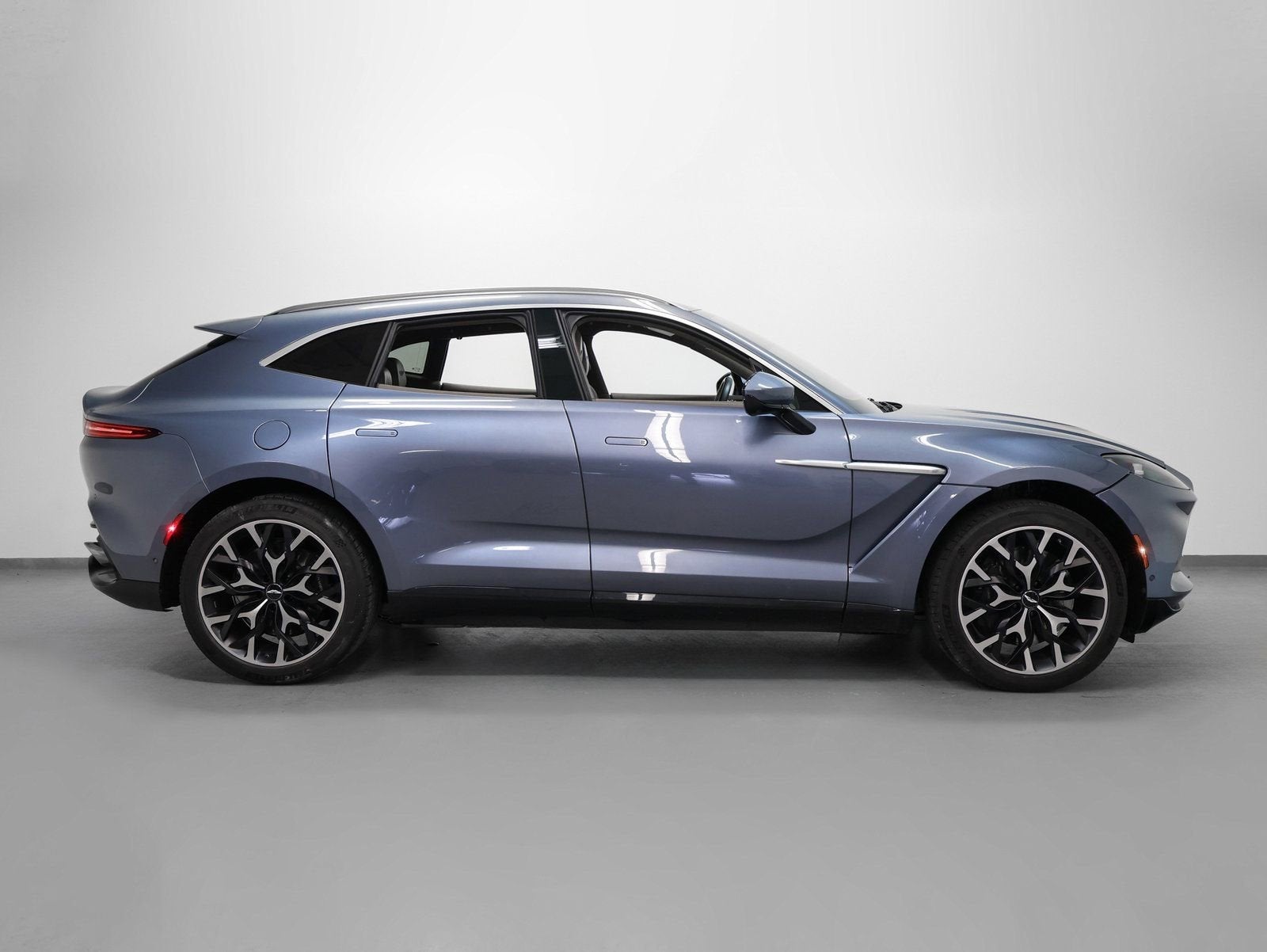 2021 Aston Martin DBX Base