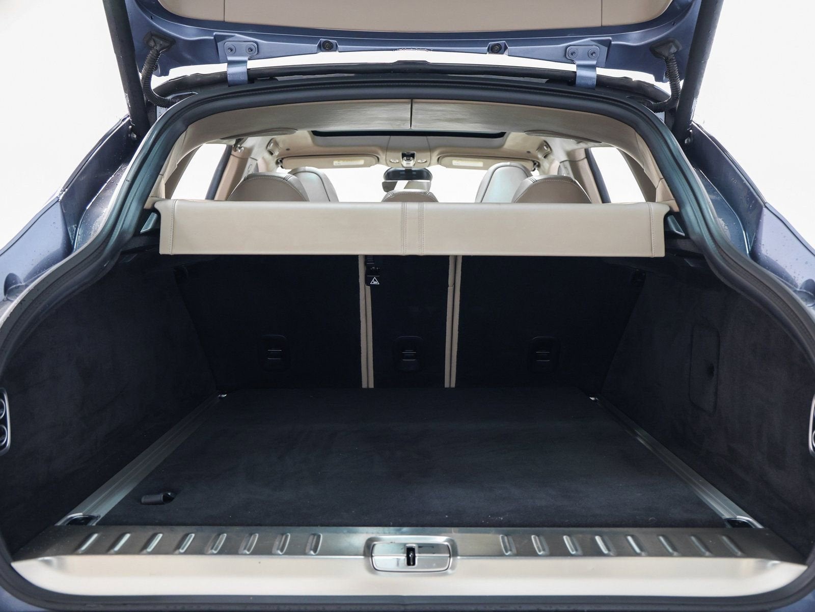 2021 Aston Martin DBX Base