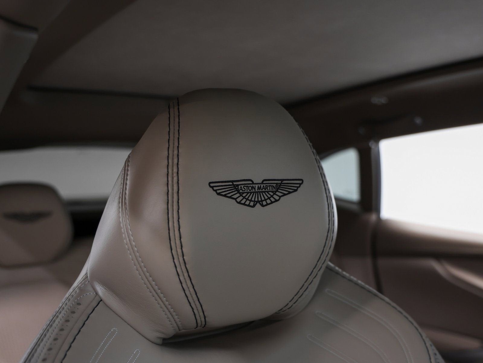 2021 Aston Martin DBX Base