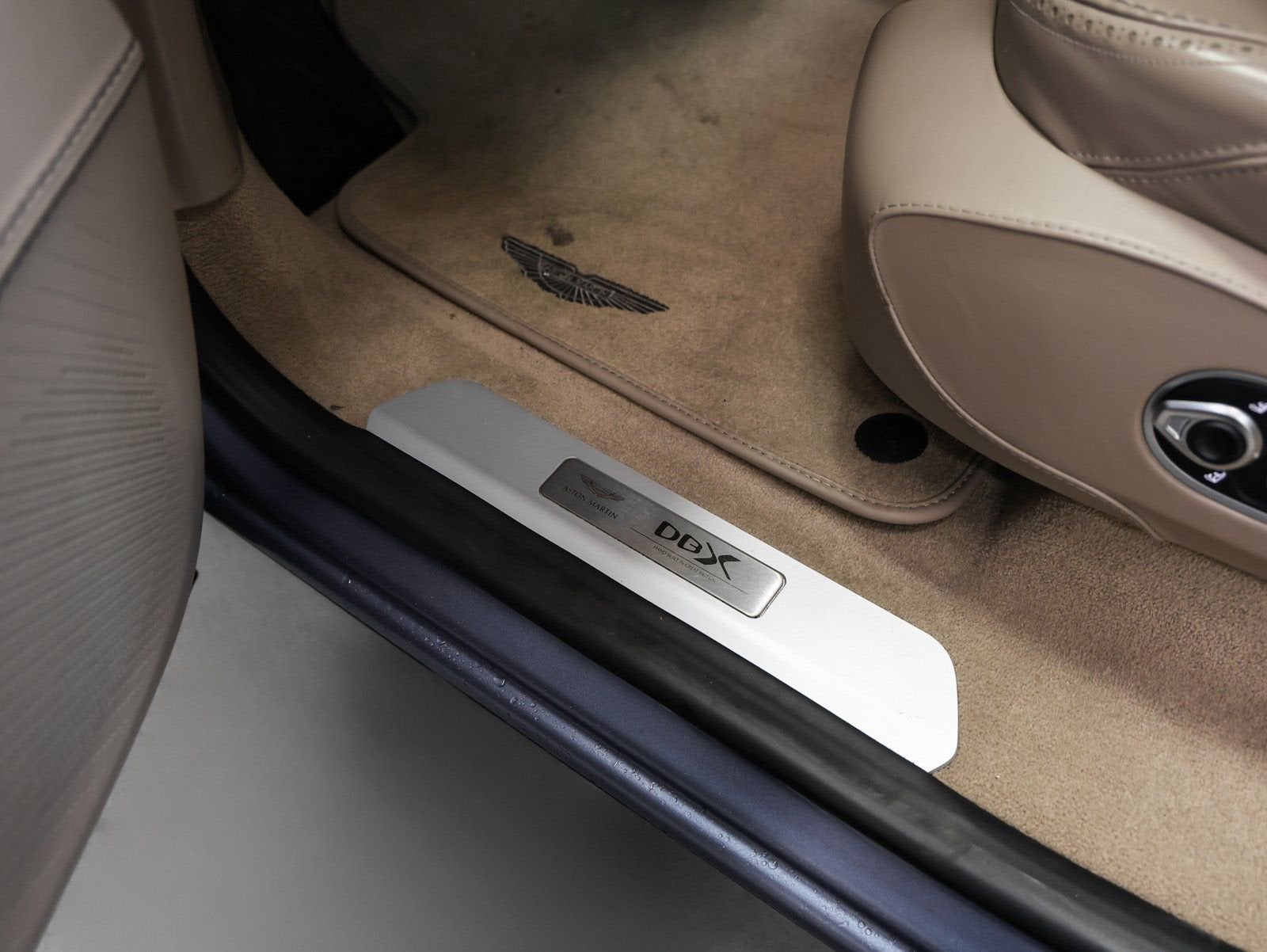 2021 Aston Martin DBX Base