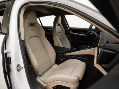 2025 Porsche Panamera 4