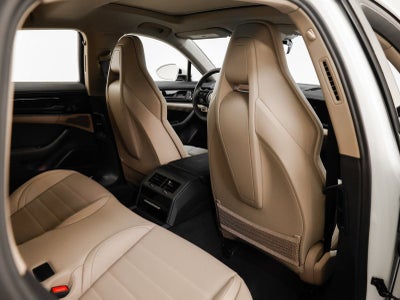 2025 Porsche Panamera 4