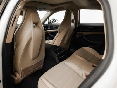 2025 Porsche Panamera 4