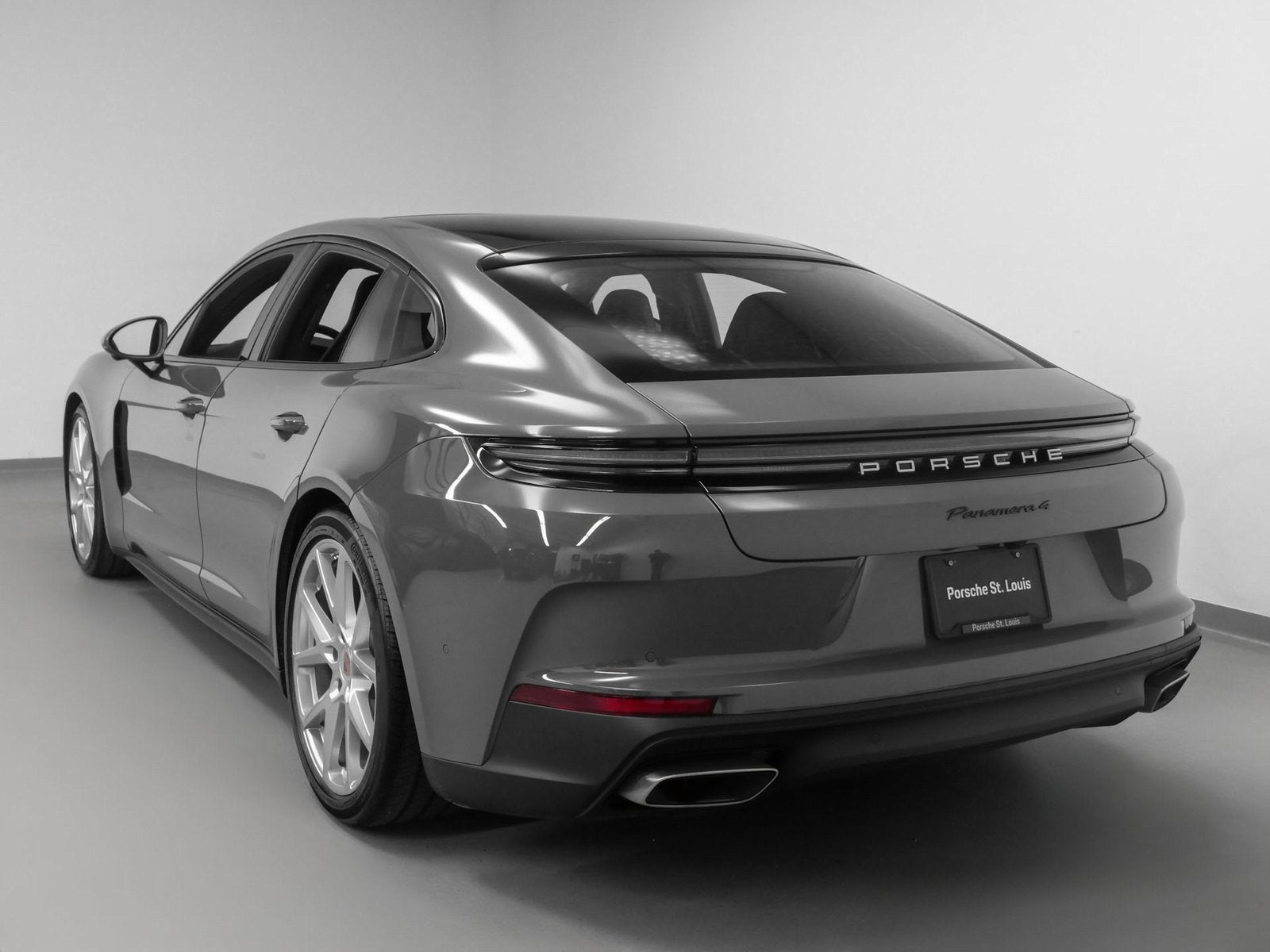 2025 Porsche Panamera 4