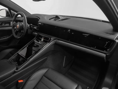 2025 Porsche Panamera 4