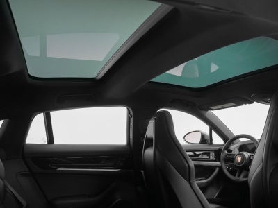 2025 Porsche Panamera 4