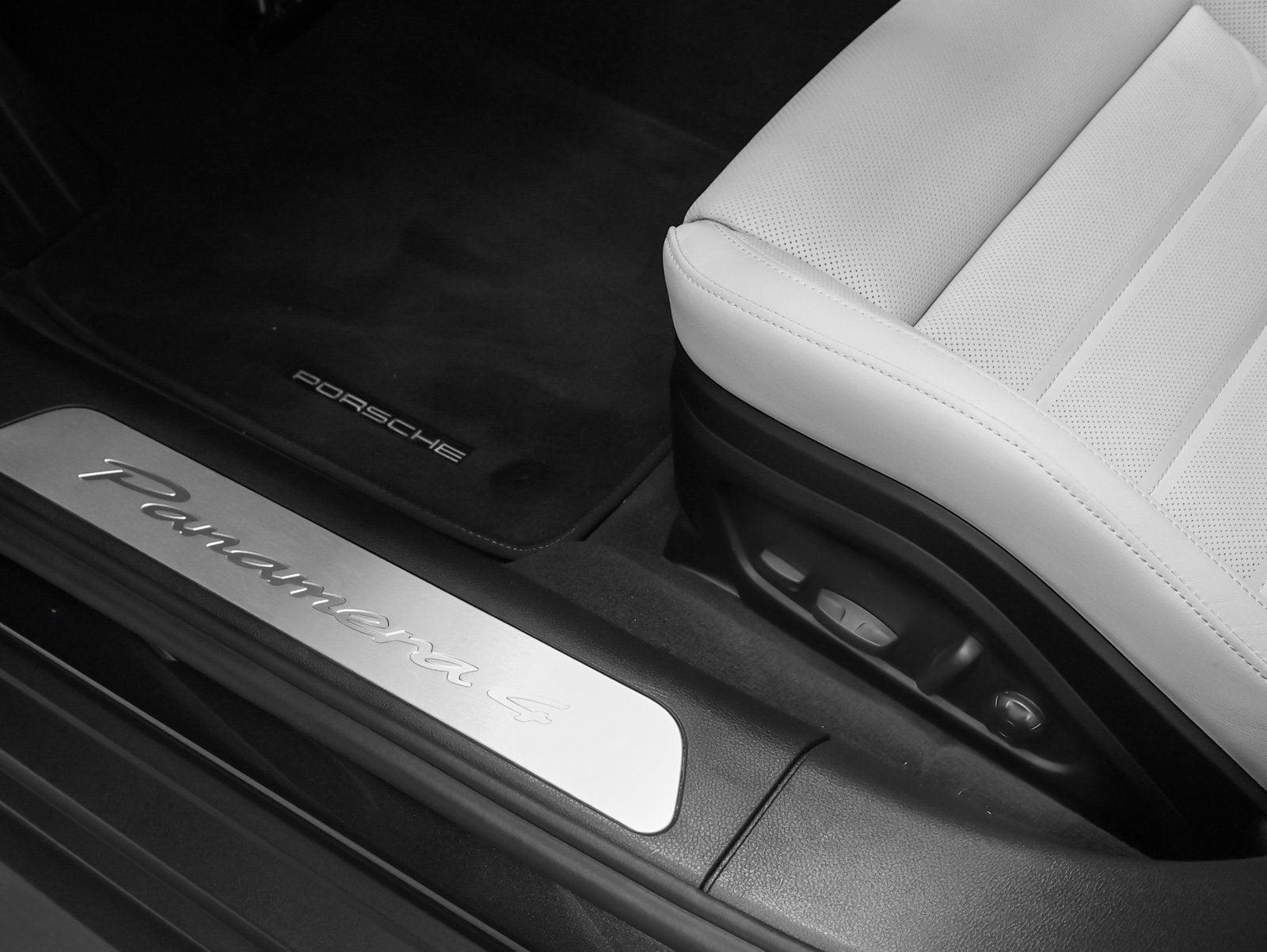 2025 Porsche Panamera 4