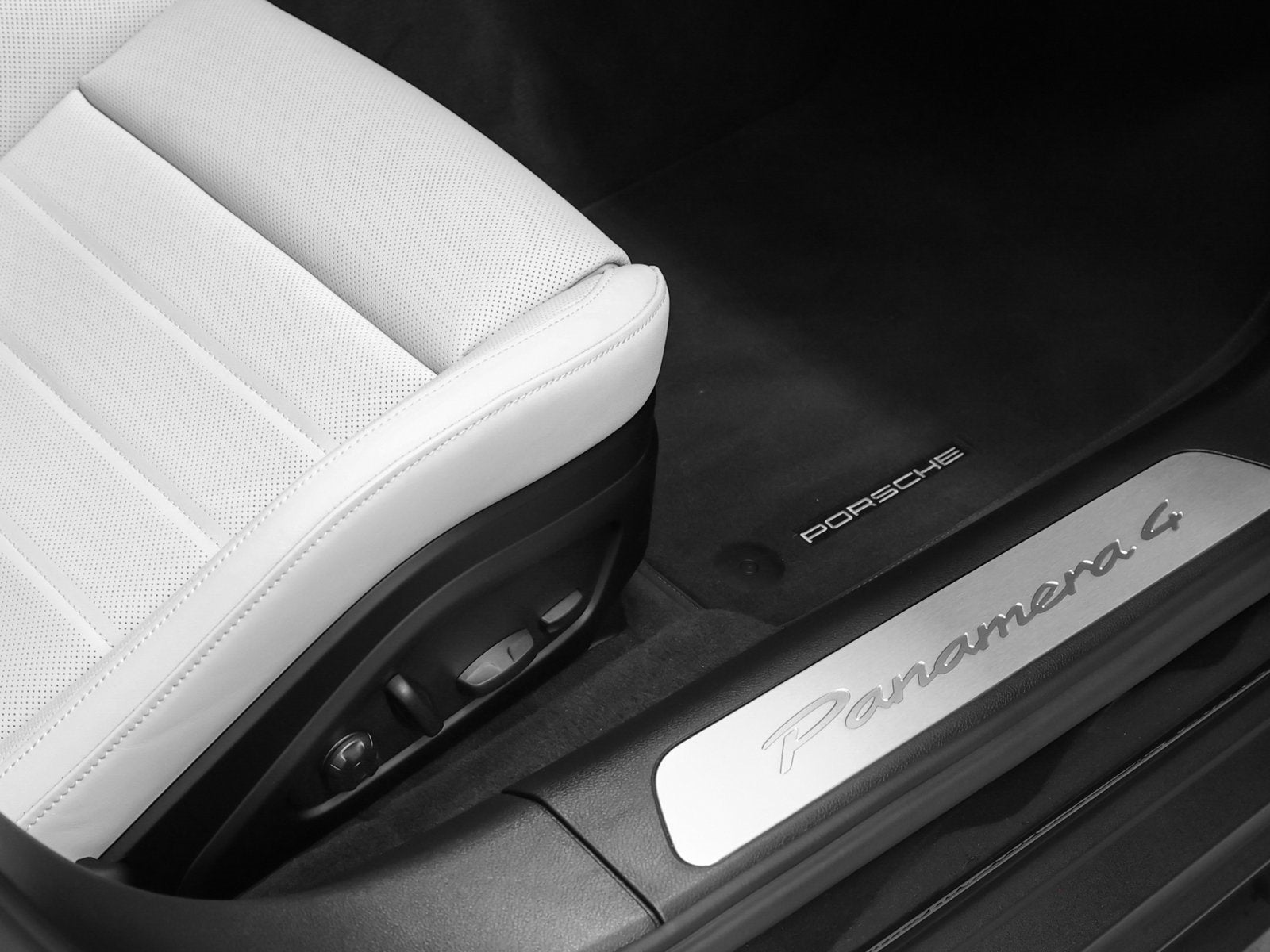 2025 Porsche Panamera 4