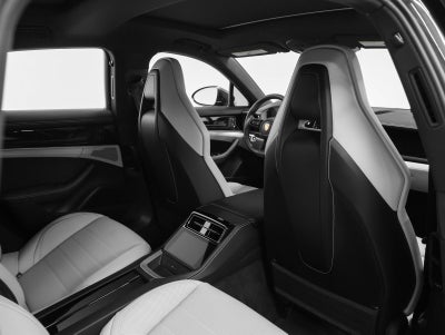 2025 Porsche Panamera 4