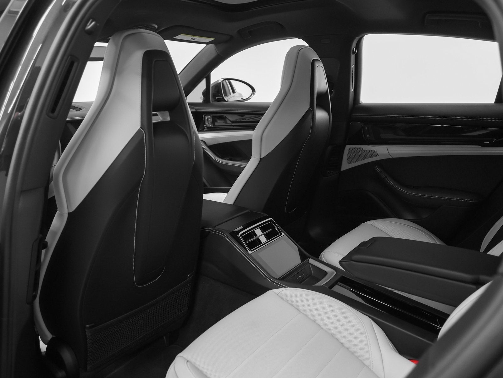 2025 Porsche Panamera 4