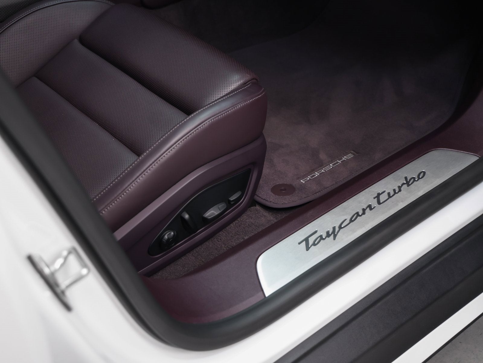2024 Porsche Taycan Turbo