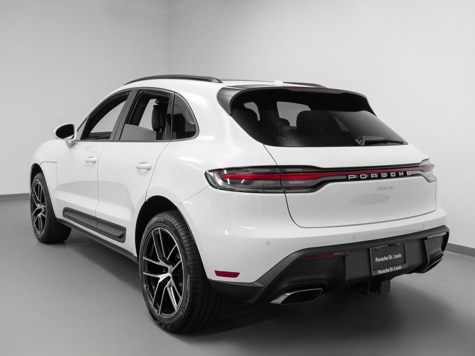 2025 Porsche Macan Base