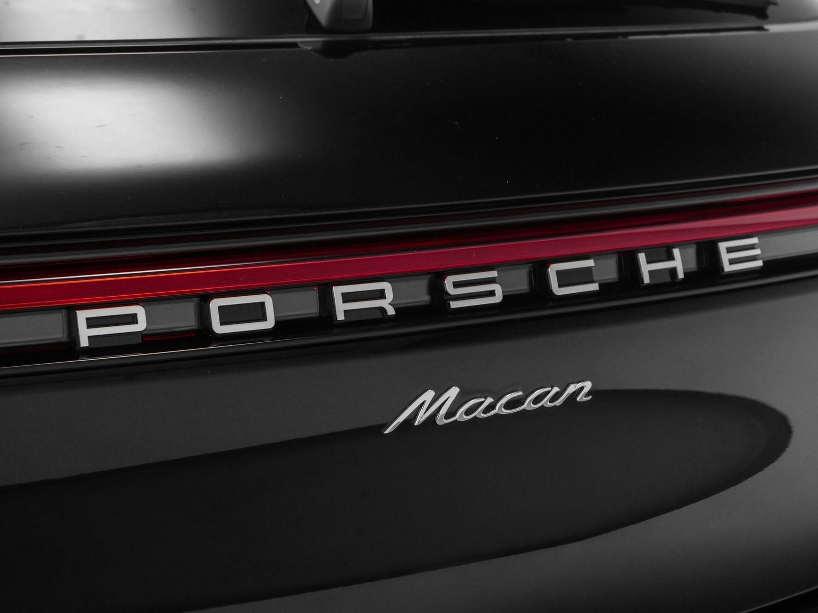 2025 Porsche Macan Base