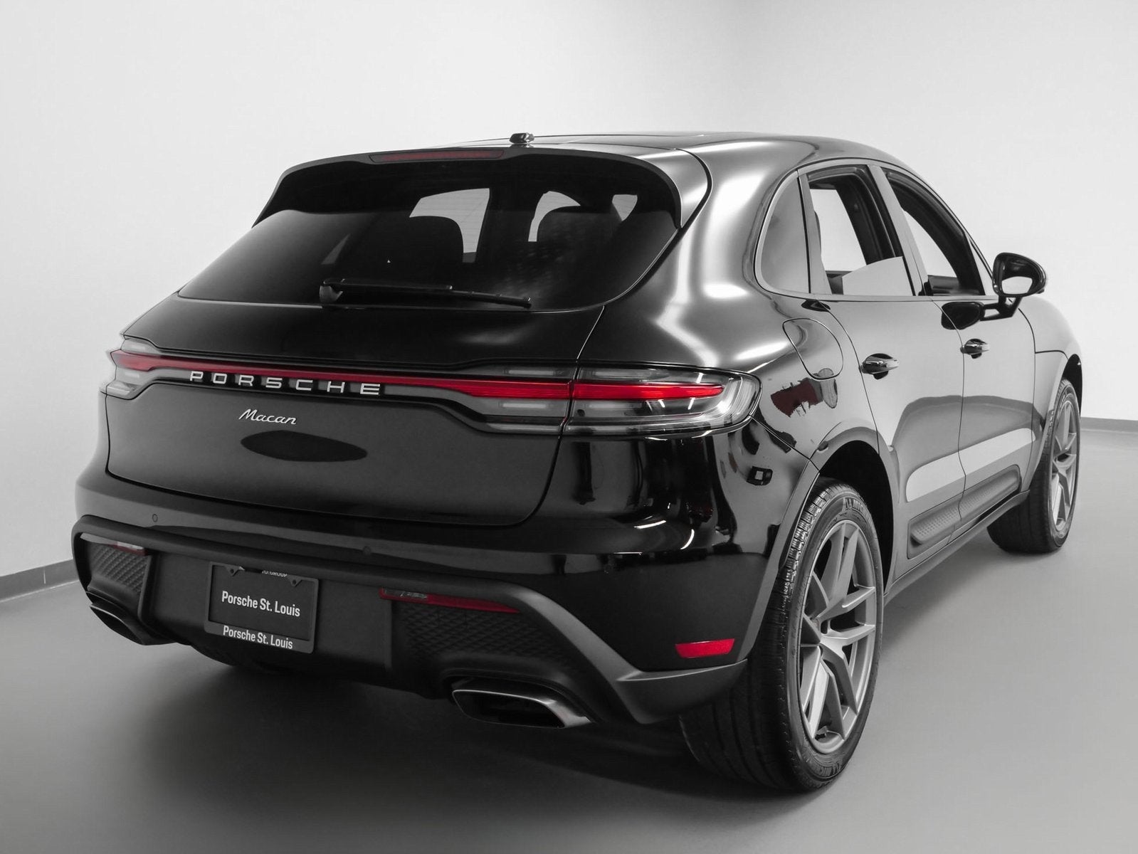 2025 Porsche Macan Base