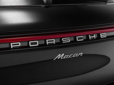 2025 Porsche Macan Base