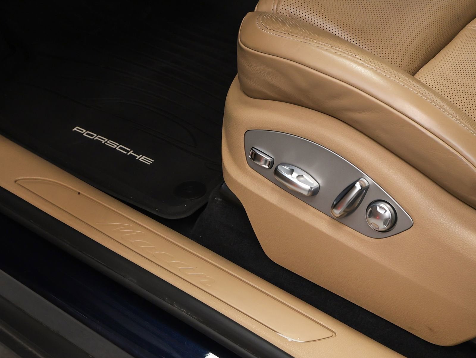 2020 Porsche Macan Base