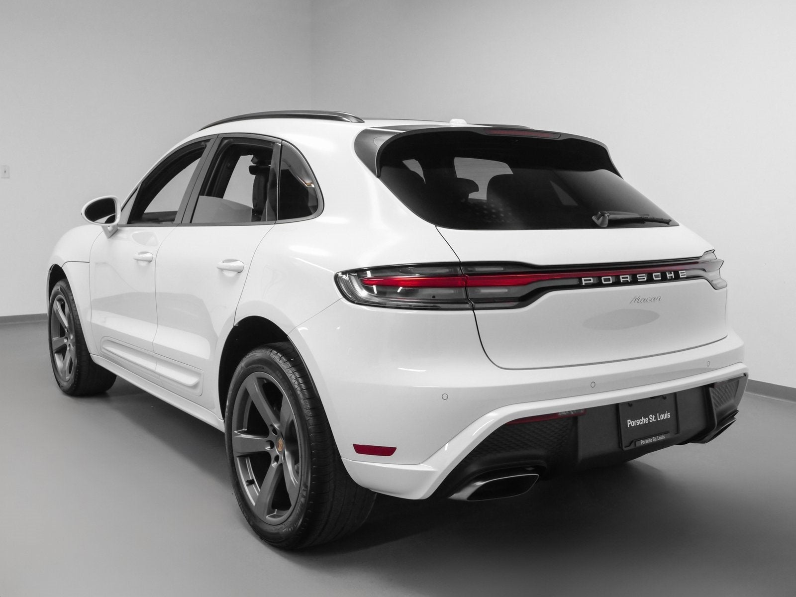 2025 Porsche Macan Base