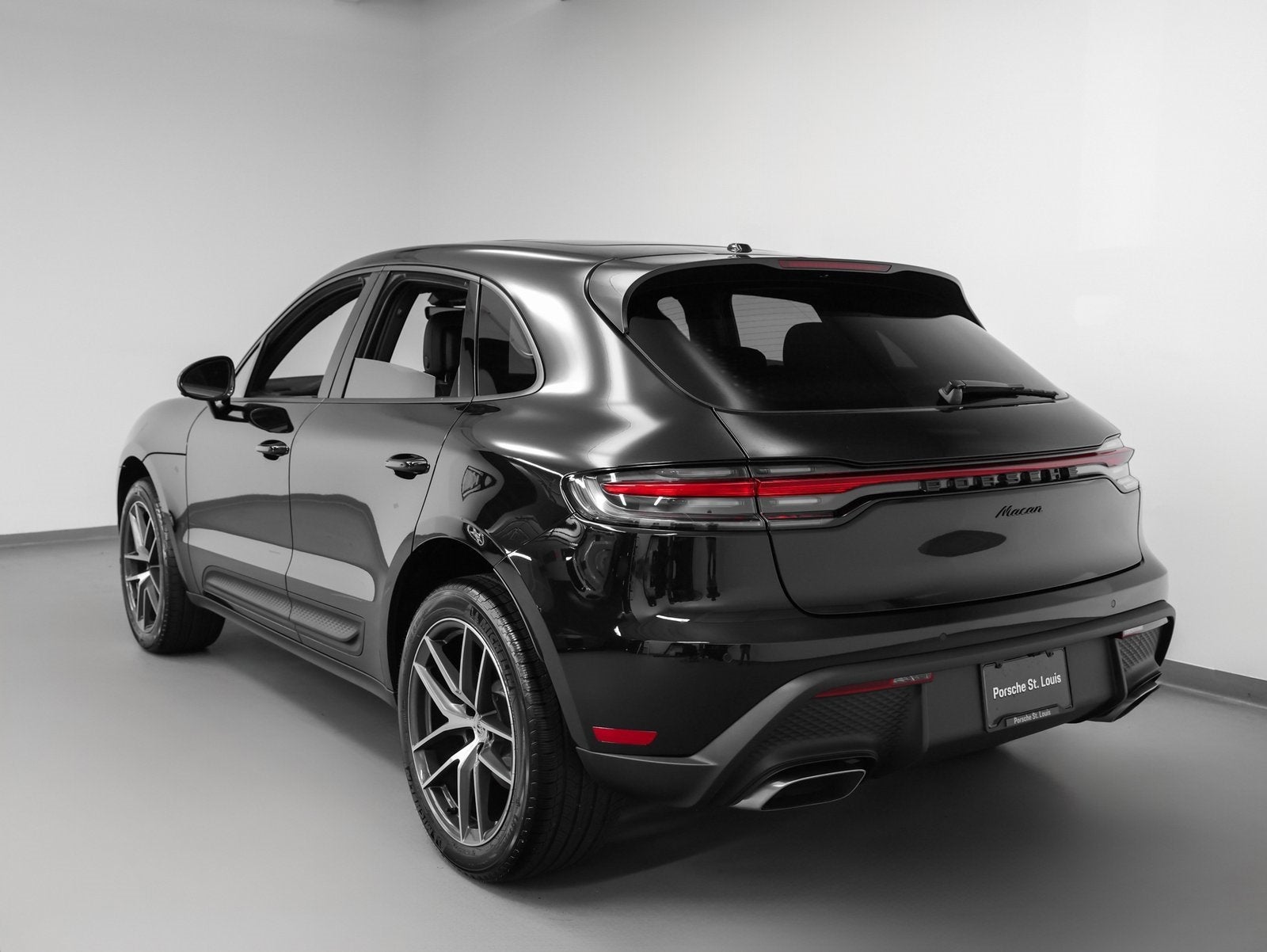 2025 Porsche Macan Base