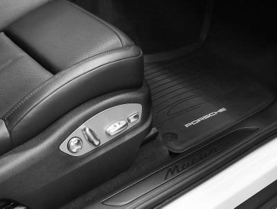 2023 Porsche Macan Base