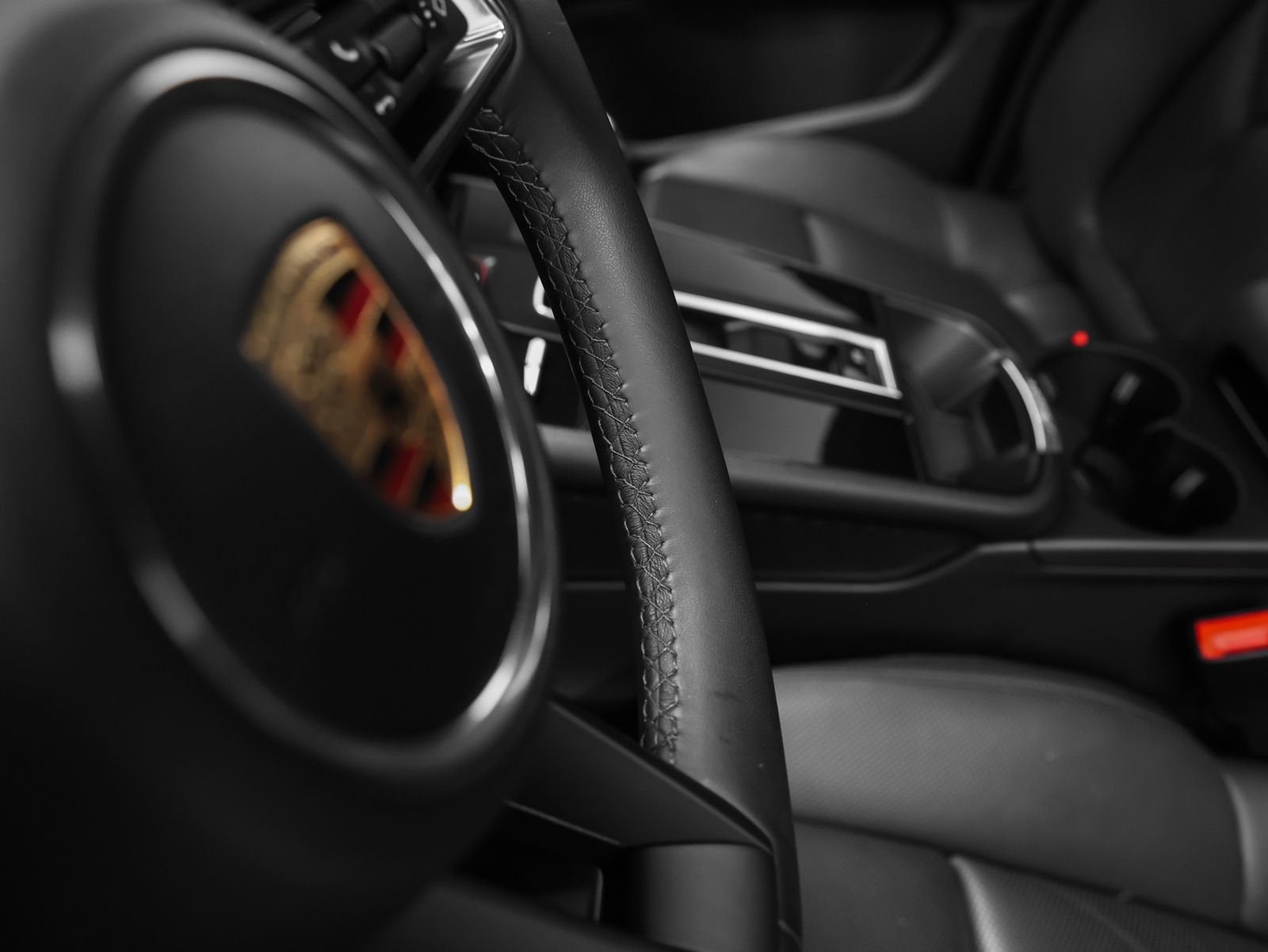 2023 Porsche Macan Base