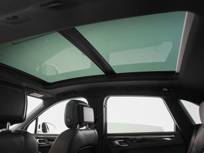 2023 Porsche Macan Base