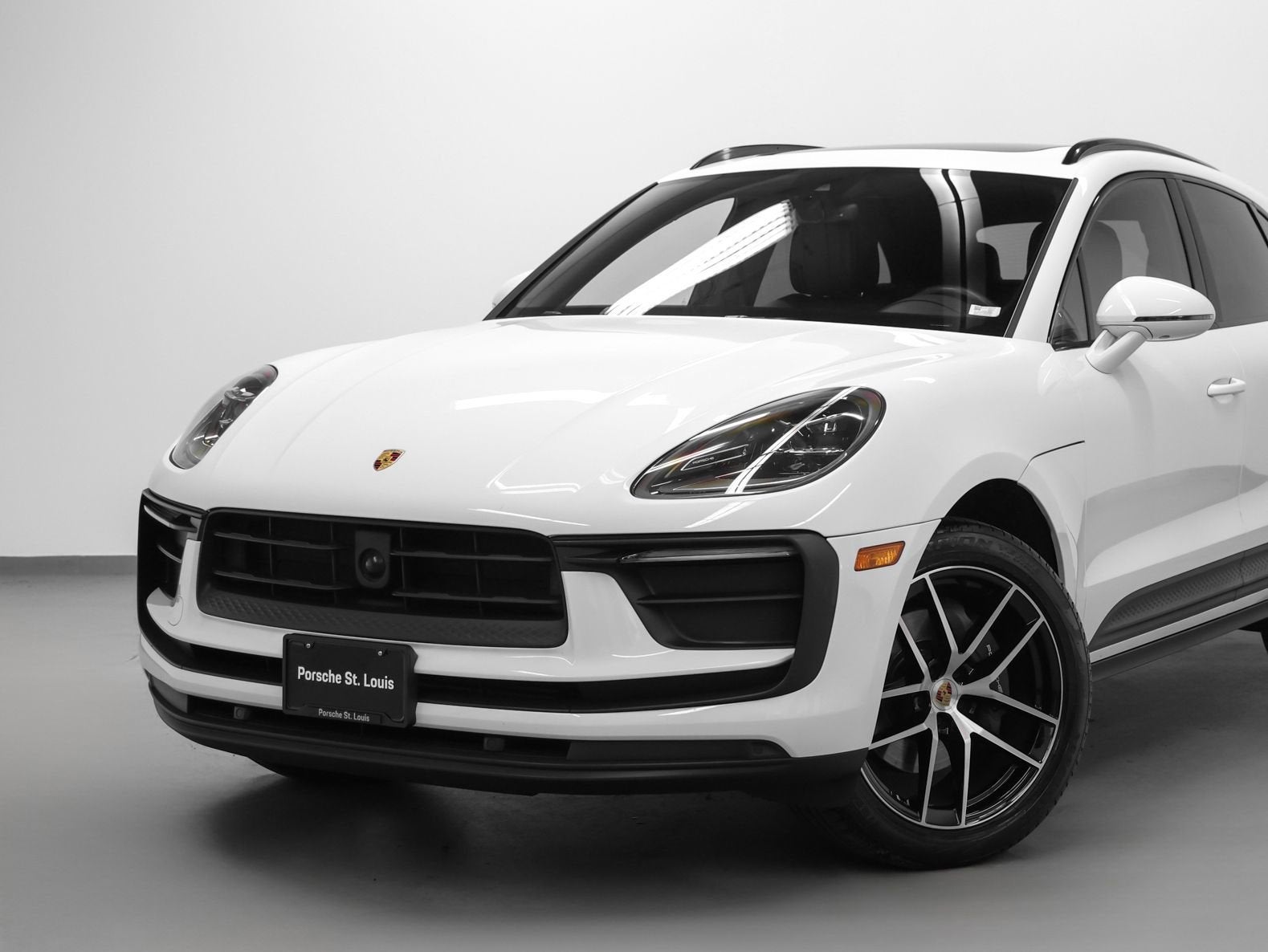 2023 Porsche Macan Base