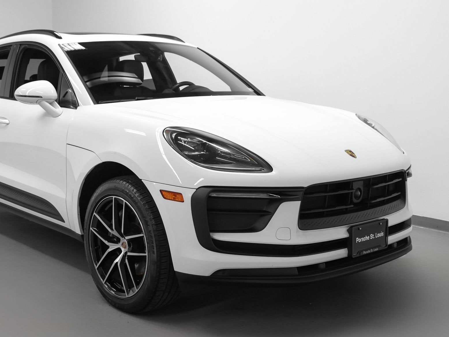 2023 Porsche Macan Base