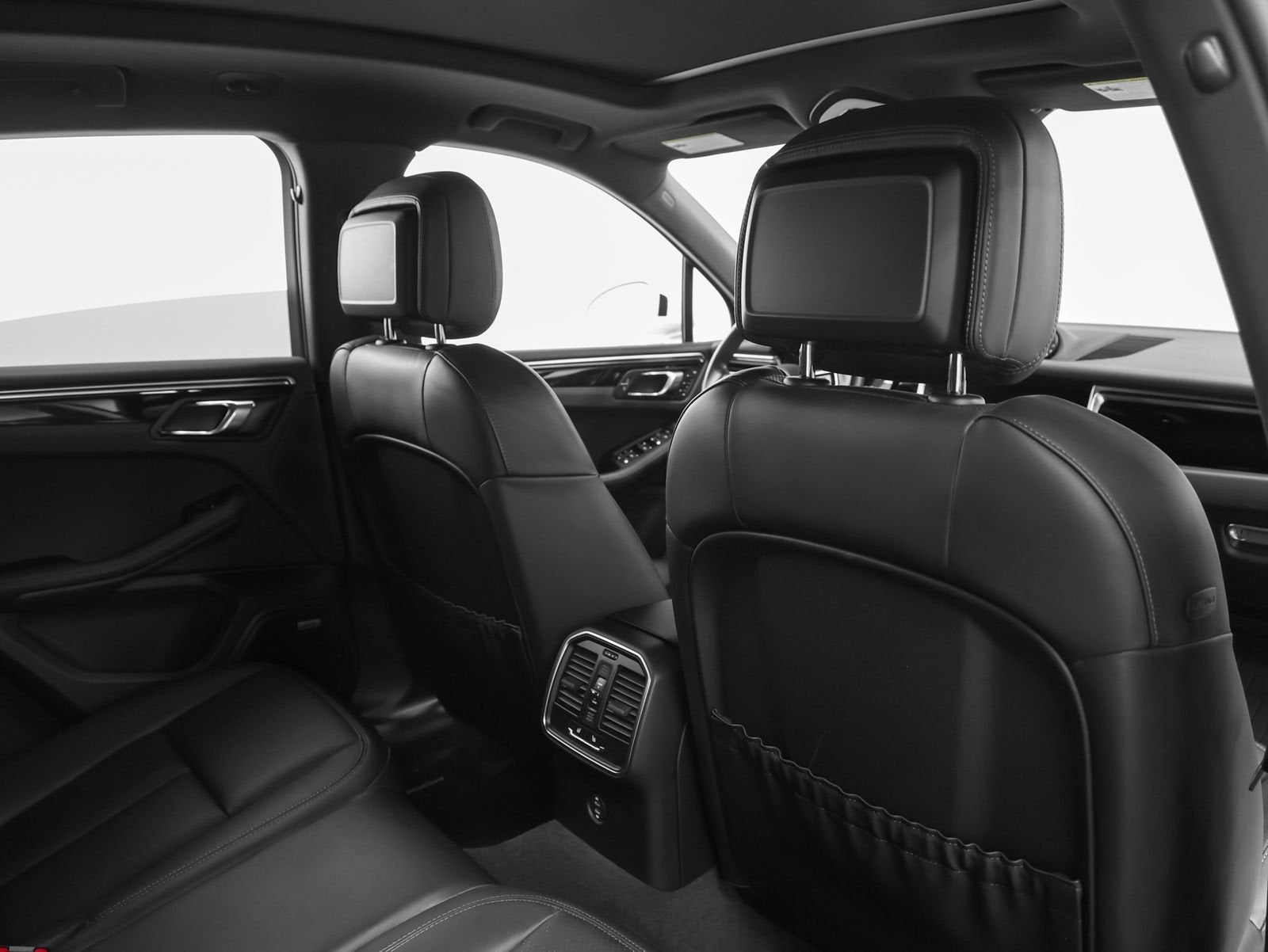 2023 Porsche Macan Base