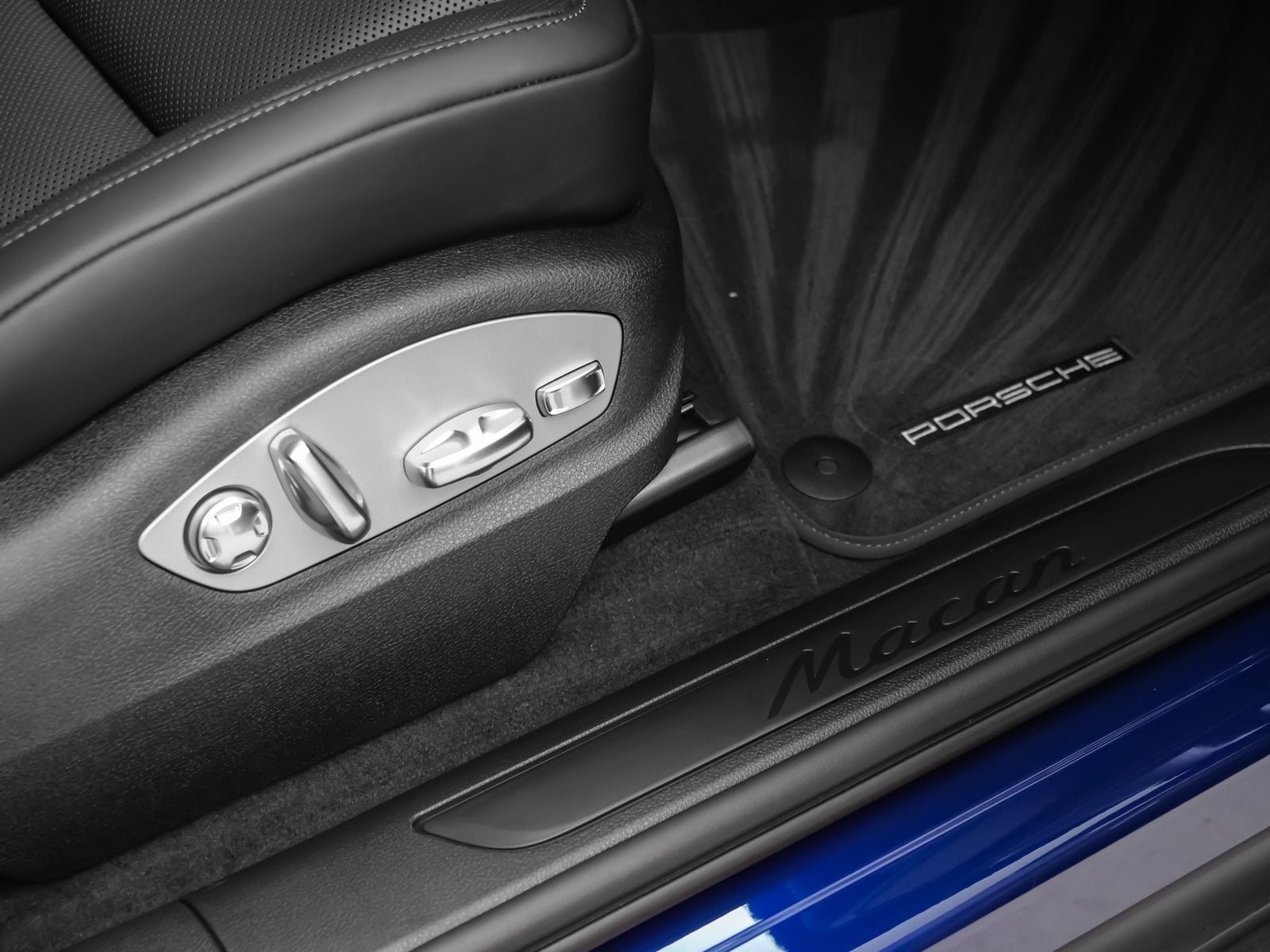 2025 Porsche Macan Base