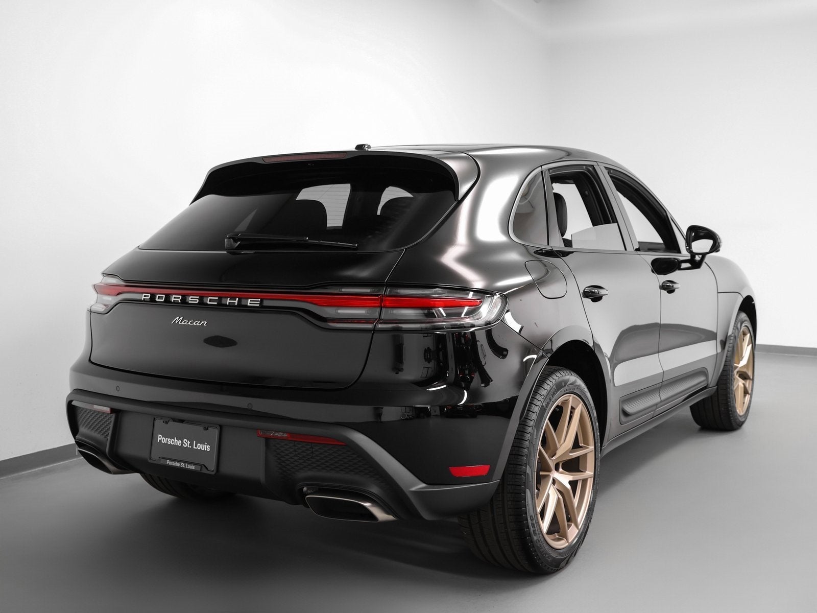 2025 Porsche Macan Base